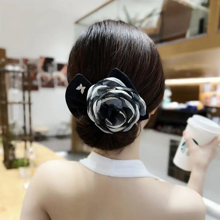 🌸✨ Elegant Flower Hair Bun Maker Black & White – স্টাইলিশ হেয়ার বান ক্লিপ ✨🌸