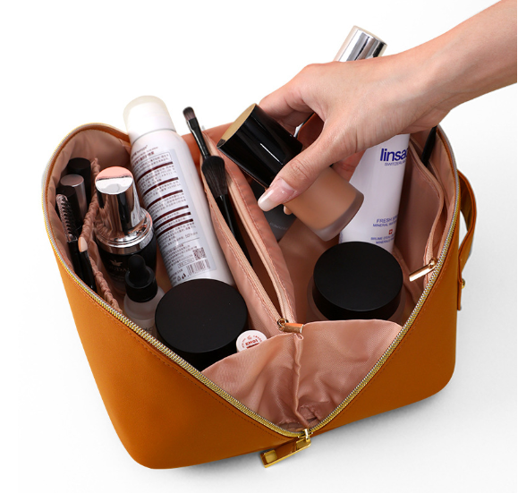 👜✨ Portable Makeup Organizer Bag Brown Color– ট্রাভেল ফ্রেন্ডলি কসমেটিক স্টোরেজ ব্যাগ ✨👜